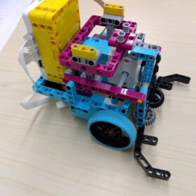 生徒と作ったフォークリフトロボット